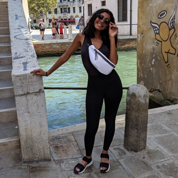 Meet your Posher, Gabby - Picture 3 of 6